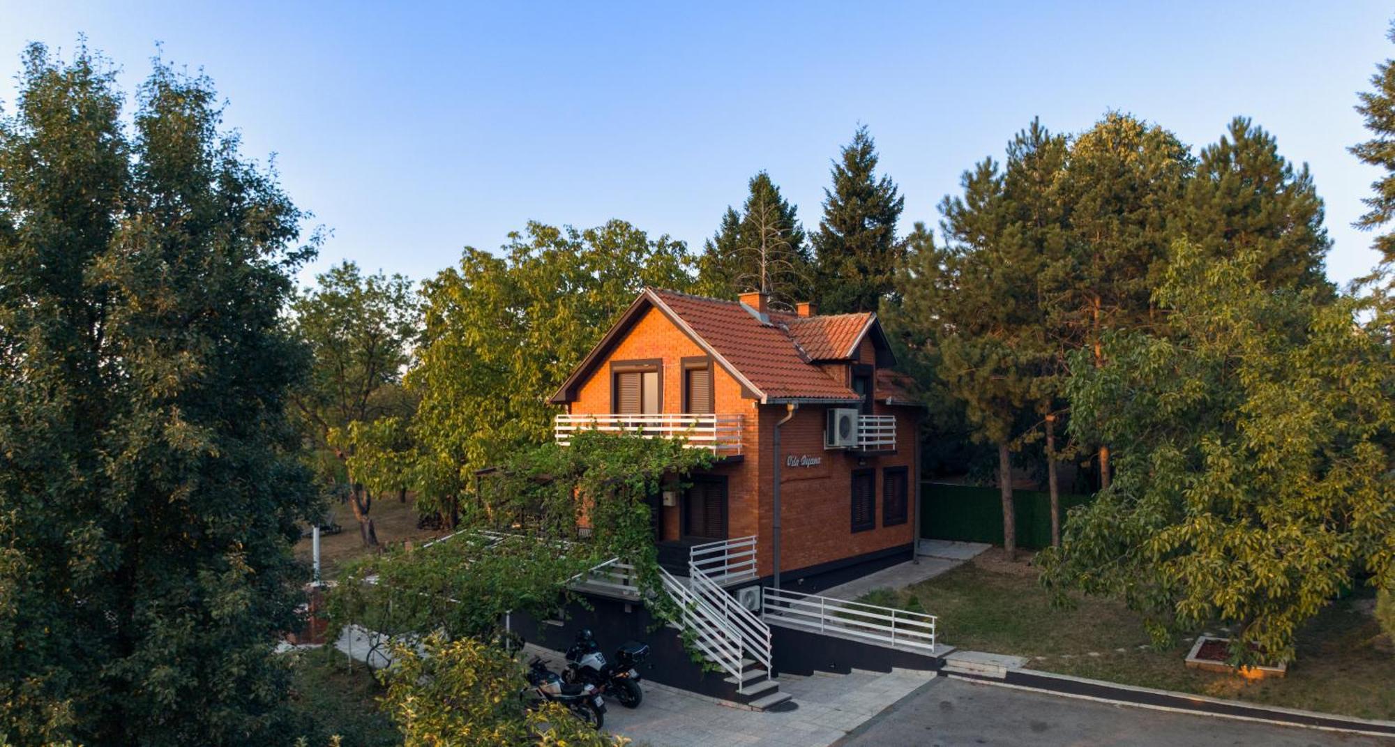Villa Dijana - Pool, Spa, Outdoor Kitchen Белград Екстериор снимка
